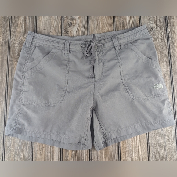 The North Face Pants - The North Face Size 14 Lightweight Shorts In Gray